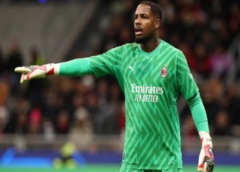 Mike Maignan in campo con il Milan (Foto: Web)