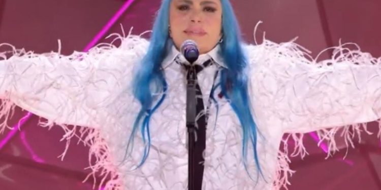 Loredana Berté a Sanremo 2024, 2^ serata screenshot tv
