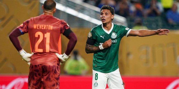 Richard Rios del Palmeiras discute con Weverton al Mondiale per Club 2025 (Foto Ansa)