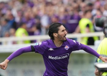 Yacine Adli esulta con la maglia della Fiorentina (Foto Ansa)