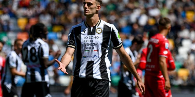 Lorenzo Lucca con la maglia dell'Udinese (Foto Ansa)