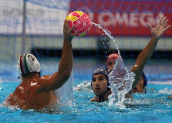 Un tiro di Francesco Di Fulvio ai Mondiali pallanuoto 2025 (Foto ANSA)