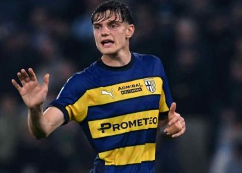 Giovanni Leoni in campo con il Parma