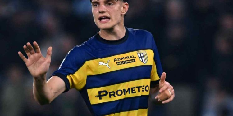 Giovanni Leoni in campo con il Parma