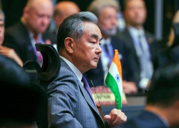 Il ministro del Esteri della Cina, Wang YI, al vertice dell'ASEAN (Ansa)