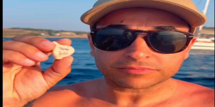 Tony Renda, lo scorso anno a Temptation Island con l'ex fidanzata Jenny Guardiano. (Foto: Web)