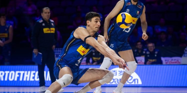 Una ricezione di Alessandro Michieletto con l'Italia (da facebook.com/FederazioneItalianaPallavolo)