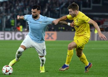 Castellanos lotta con Bjorkan in Lazio-Bodo/Glimt di Europa League (Foto Ansa)