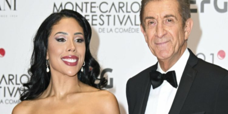 Ezio Greggio e la nuova compagna Nataly Ospina. (Foto: Web)