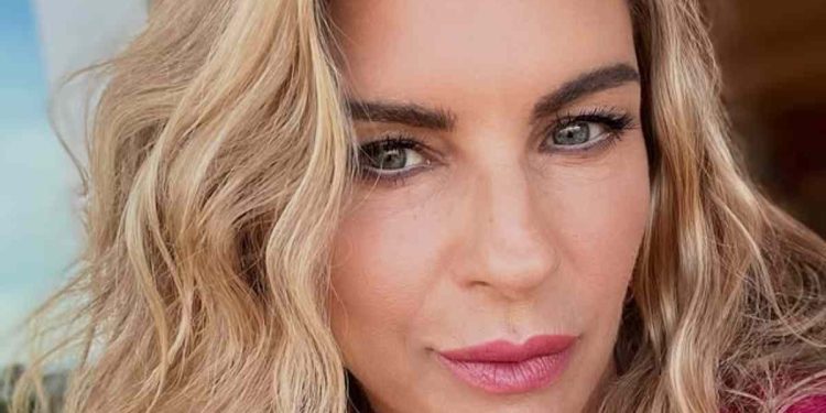 Martina Colombari compie 50 anni