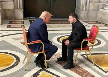Zelensky e Trump in San Pietro