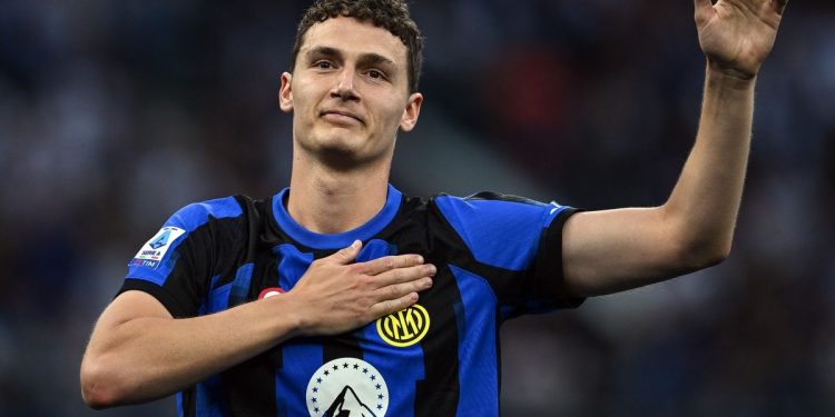 Benjamin Pavard con la maglia dell'Inter (Foto: Web)