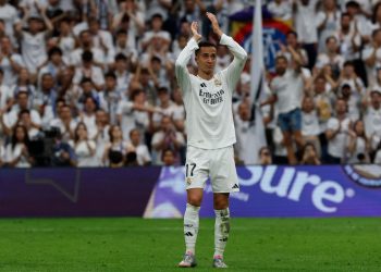 Lucas Vazquez riceve l'ultima ovazione dai tifosi del Real Madrid (Foto ANSA)
