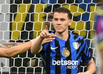 Asllani esulta dopo il gol segnato con l'Inter al Verona (Foto Ansa)