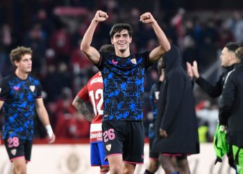 Juanlu Sanchez esulta col Siviglia (Foto Ansa)