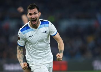 Alessio Romagnoli esulta dopo un gol della Lazio in Europa League (Foto Ansa)