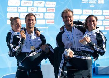 staffetta Italia nuoto di fondo