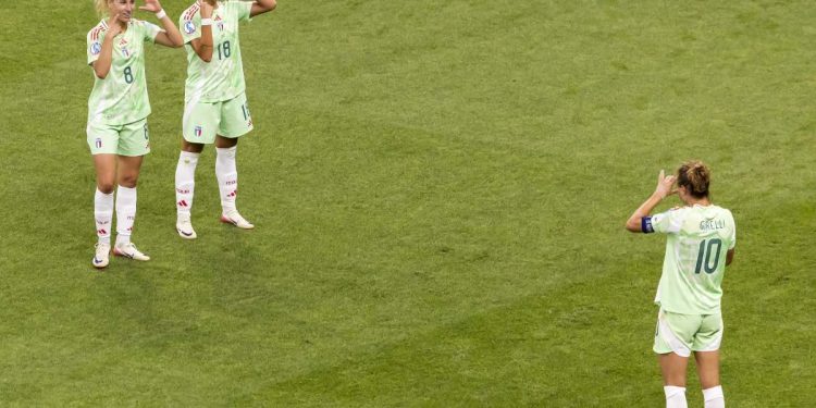 L'esultanza di Emma Severini, Arianna Caruso e Cristiana Girelli con l'Italia donne (Foto ANSA)