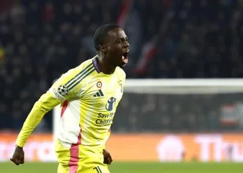 L'esultanza di Weah dopo l'1 a 1 segnato in PSV-Juventus di Champions League (Foto Ansa)