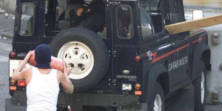 Carlo Giuliani poco prima della morte al G8 di Genova (Foto: web)