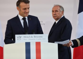 Macron e Bayrou, Francia