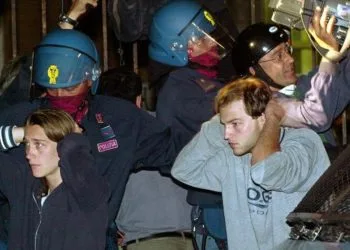 Arresti alla scuola Diaz