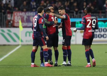 L'esultanza dei calciatori del Cagliari (Foto ANSA)