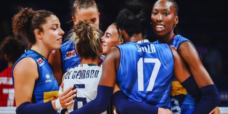 L'Italia di volley femminile (da facebook.com/FederiazioneItalianaPallavolo)