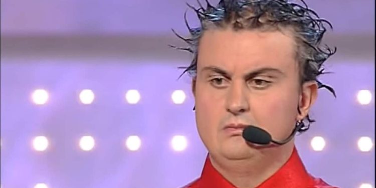 uomo gatto oggi curiosità