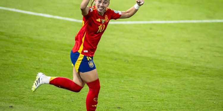 La gioia di Athenea Del Castillo con la Spagna donne (Foto ANSA)
