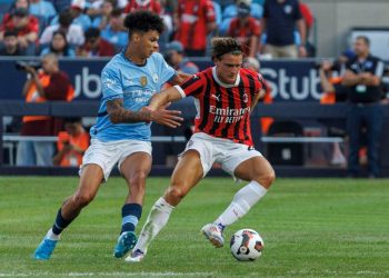 Lorenzo Colombo in azione con il Milan (Foto Ansa)