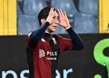 Fabio Miretti del Genoa esulta dopo il gol segnato al Lecce (Foto Ansa)