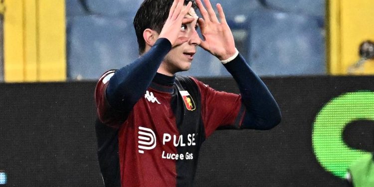 Fabio Miretti del Genoa esulta dopo il gol segnato al Lecce (Foto Ansa)