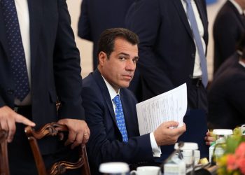 Grecia, il Ministro per l'Immigrazione Thanos Plevris (Foto: ANSA-EPA/ORESTIS PANAGIOTOU)