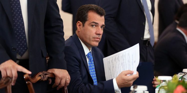 Grecia, il Ministro per l'Immigrazione Thanos Plevris (Foto: ANSA-EPA/ORESTIS PANAGIOTOU)