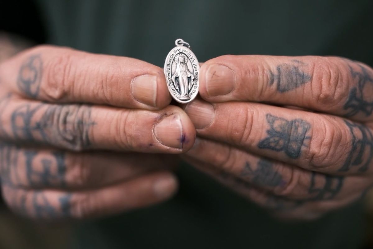 Tommy Houlihan, Medaglia Miracolosa