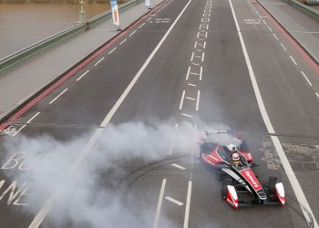 La Formula E fa tappa a Londra (da facebook.com/fiaformulae)