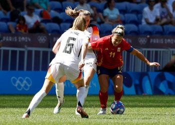 Janina Minge contro Alexia Putellas in Germania Spagna donne (Foto ANSA)