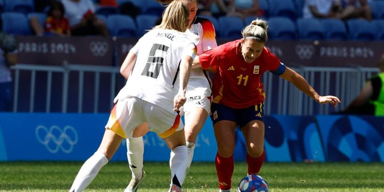 Janina Minge contro Alexia Putellas in Germania Spagna donne (Foto ANSA)