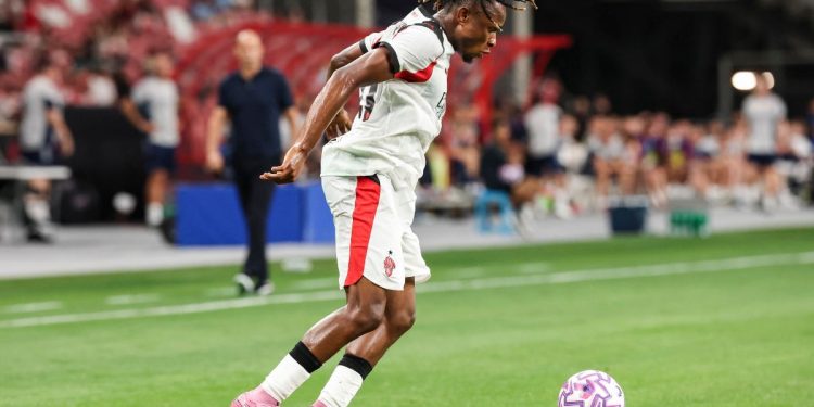 Samuel Chukwueze con la maglia del Milan (Foto ANSA)