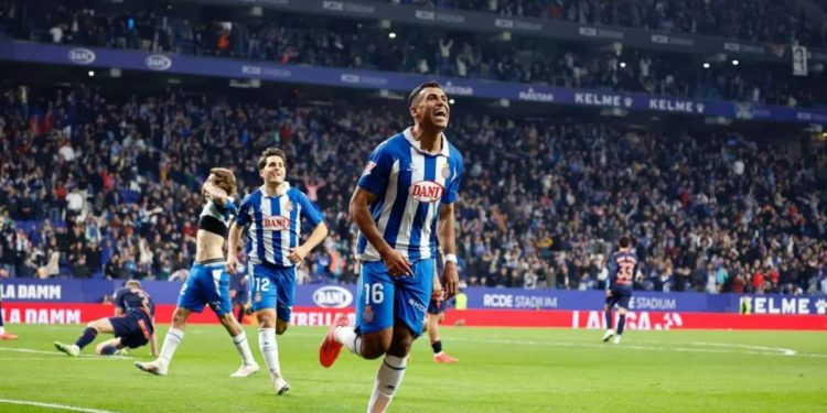 Walid Cheddira in campo con l'Espanyol