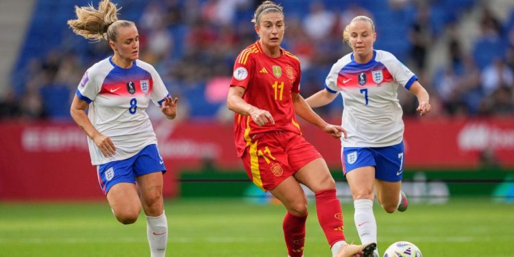 Alexia Putellas in azione in Spagna Inghilterra donne (Foto ANSA)