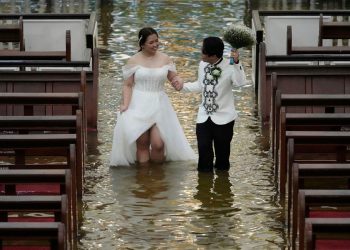 Il matrimonio allagato di Jamaica Aguilar e Jade Rick Verdillo nelle Filippine