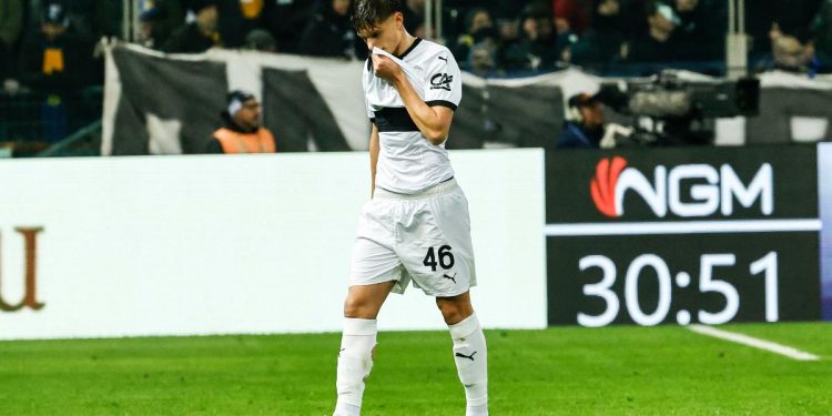 Giovanni Leoni durante una partita col Parma (Foto Ansa)