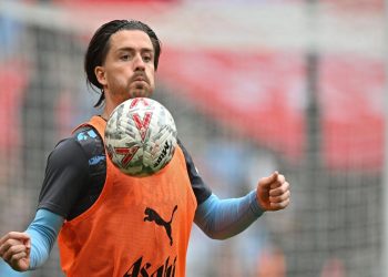 Grealish che stoppa di petto