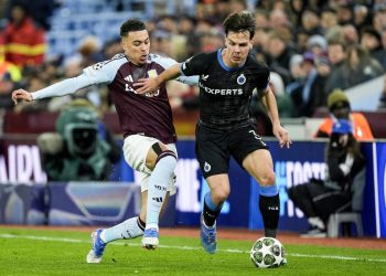 Jashari del Club Brugge inseguito in Champions League da Rogers dell'Aston Villa (Foto Ansa)