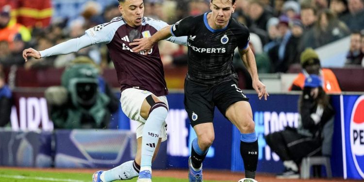 Jashari del Club Brugge inseguito in Champions League da Rogers dell'Aston Villa (Foto Ansa)
