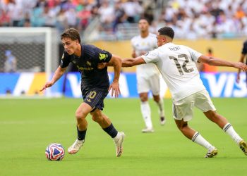 Yildiz prova a scappar via ad Alexander-Arnold in Real Madrid-Juventus al Mondiale per Club (Foto Ansa)