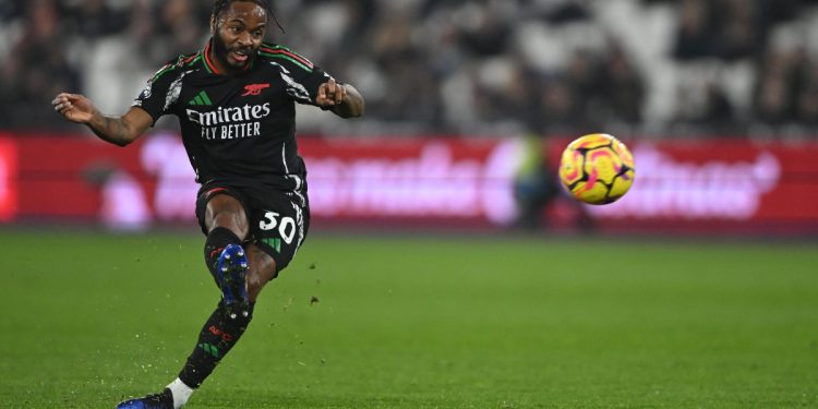 Raheem Sterling va al tiro in azione con l'Arsenal (Foto Ansa)