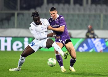 Arokodare del Genk impegnato contro la Fiorentina in Conference League (Foto Ansa)
